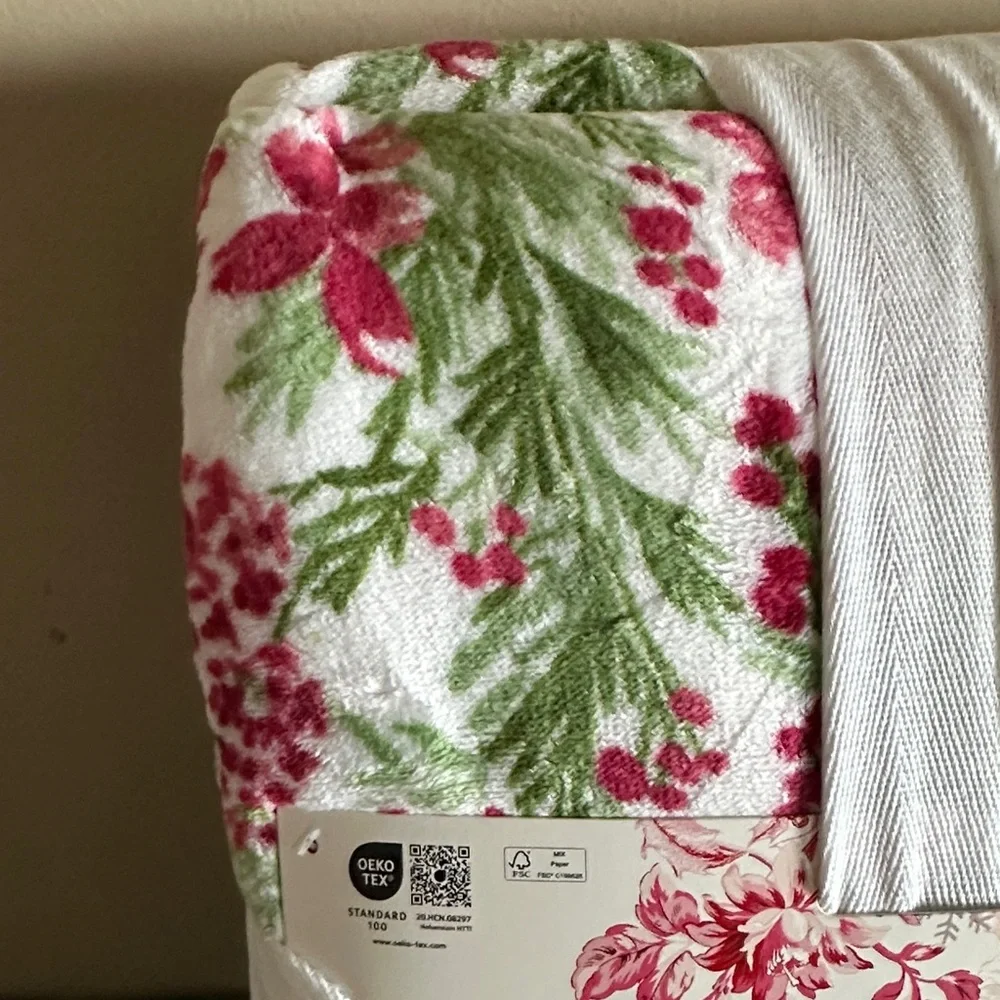 Shabby Chic Holiday Christmas Blanket Queen Holly Berry Red Floral Green NEW!